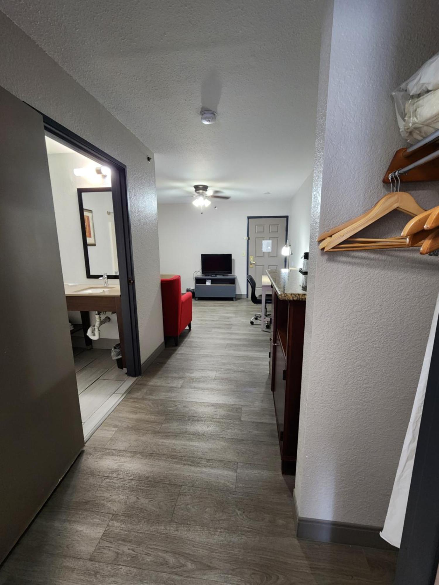 Country Inn & Suites By Radisson, Topeka West, Ks מראה חיצוני תמונה