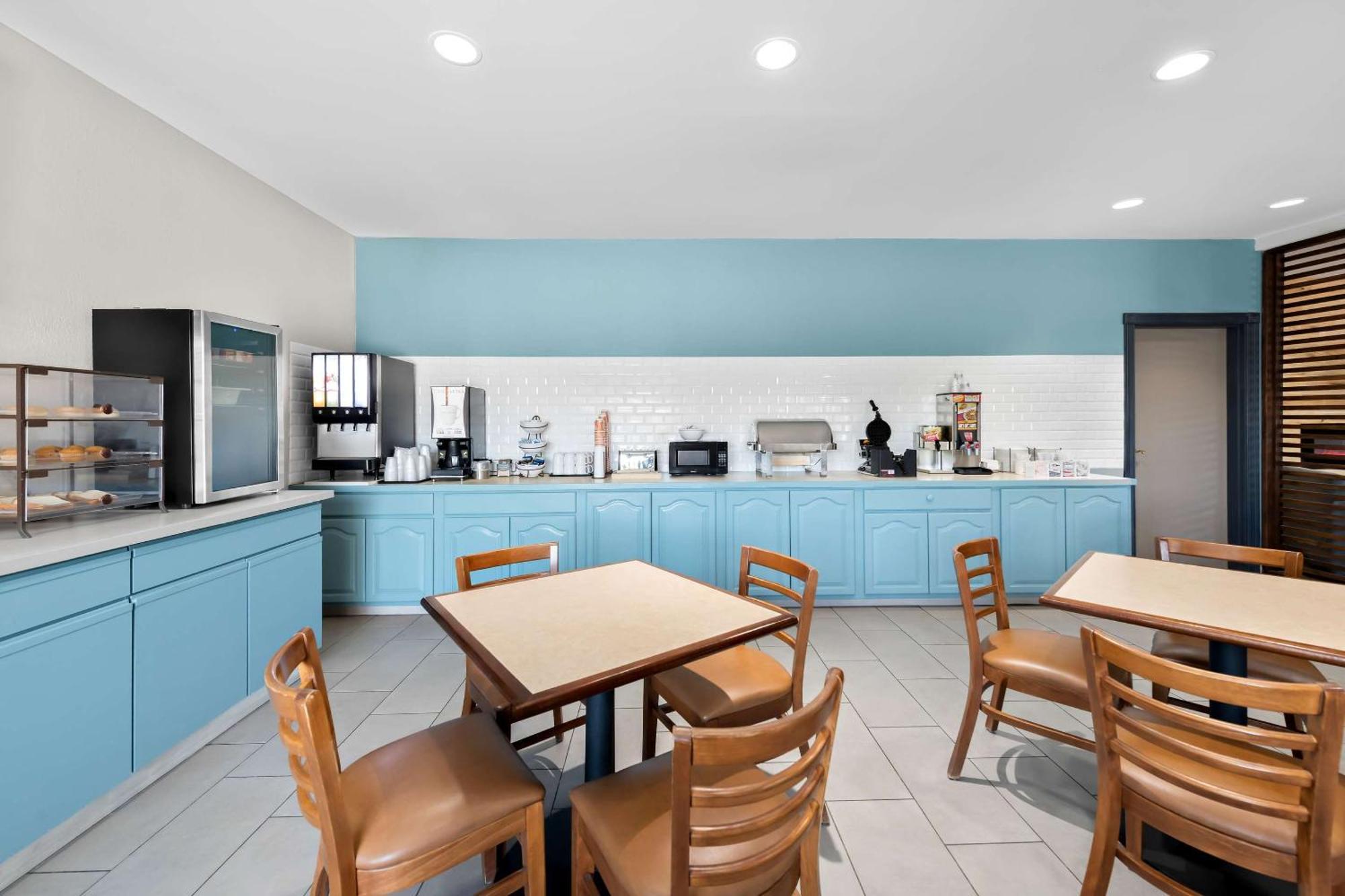 Country Inn & Suites By Radisson, Topeka West, Ks מראה חיצוני תמונה
