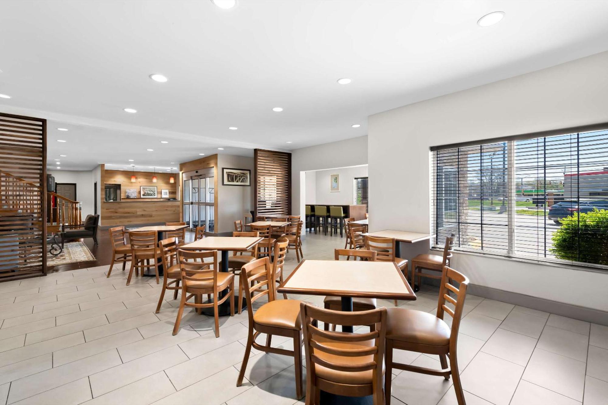 Country Inn & Suites By Radisson, Topeka West, Ks מראה חיצוני תמונה