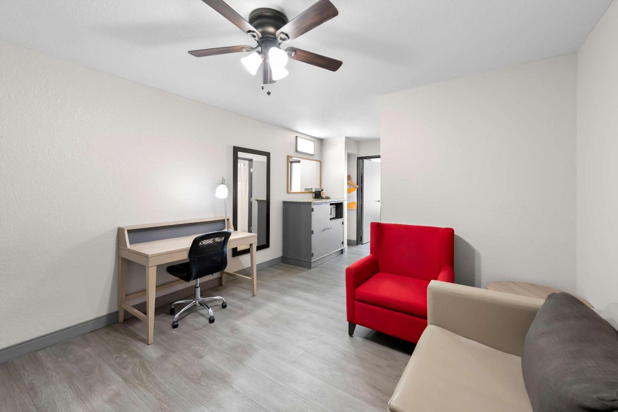 Country Inn & Suites By Radisson, Topeka West, Ks מראה חיצוני תמונה