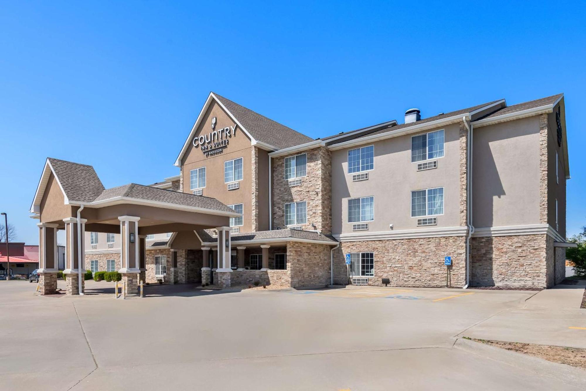Country Inn & Suites By Radisson, Topeka West, Ks מראה חיצוני תמונה