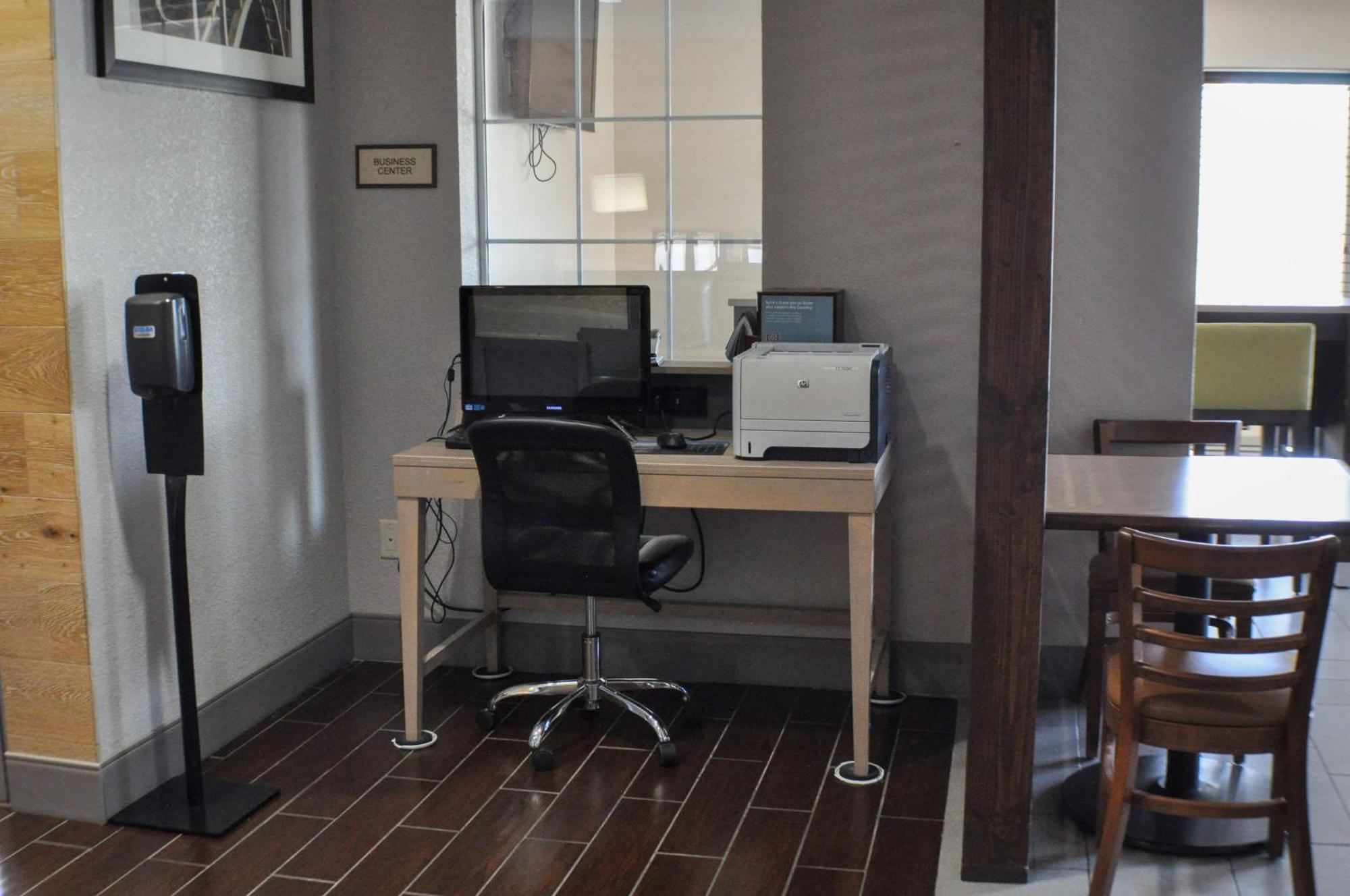 Country Inn & Suites By Radisson, Topeka West, Ks מראה חיצוני תמונה