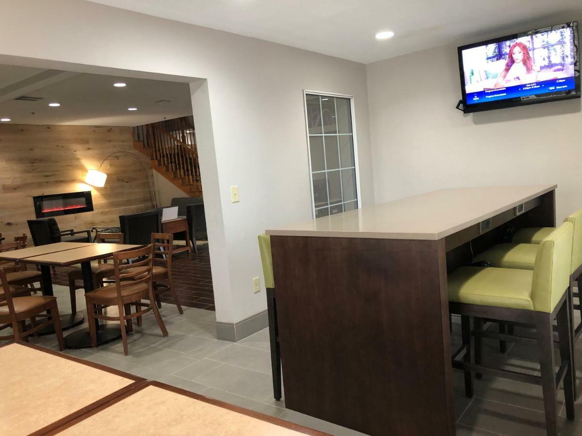 Country Inn & Suites By Radisson, Topeka West, Ks מראה חיצוני תמונה
